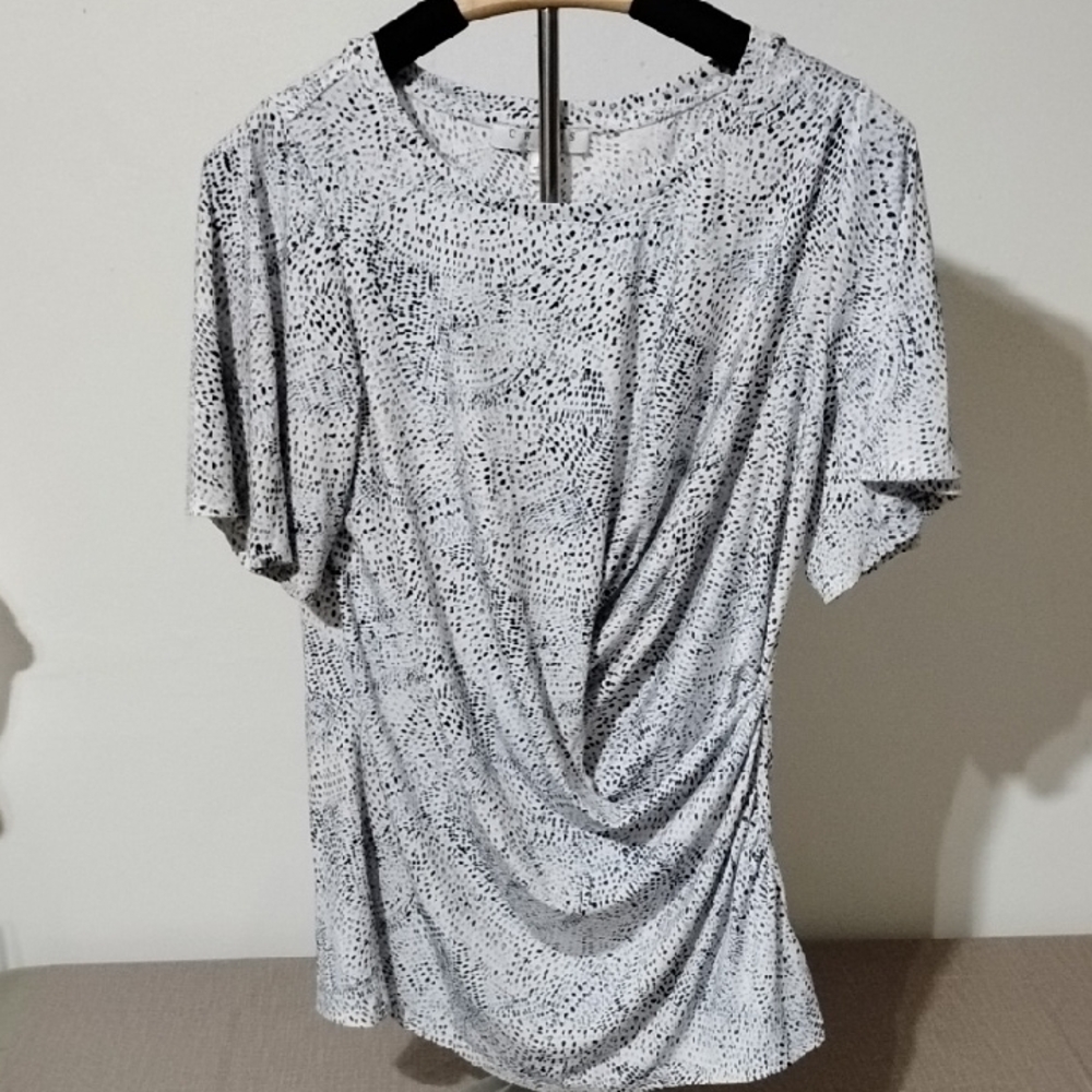 Elegant Black and White Women's Short Sleeve Top